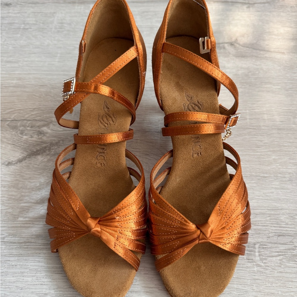 BD Dance 💃🏻 Shoes, Latin Dance 2.5” Heels, Size 7.5